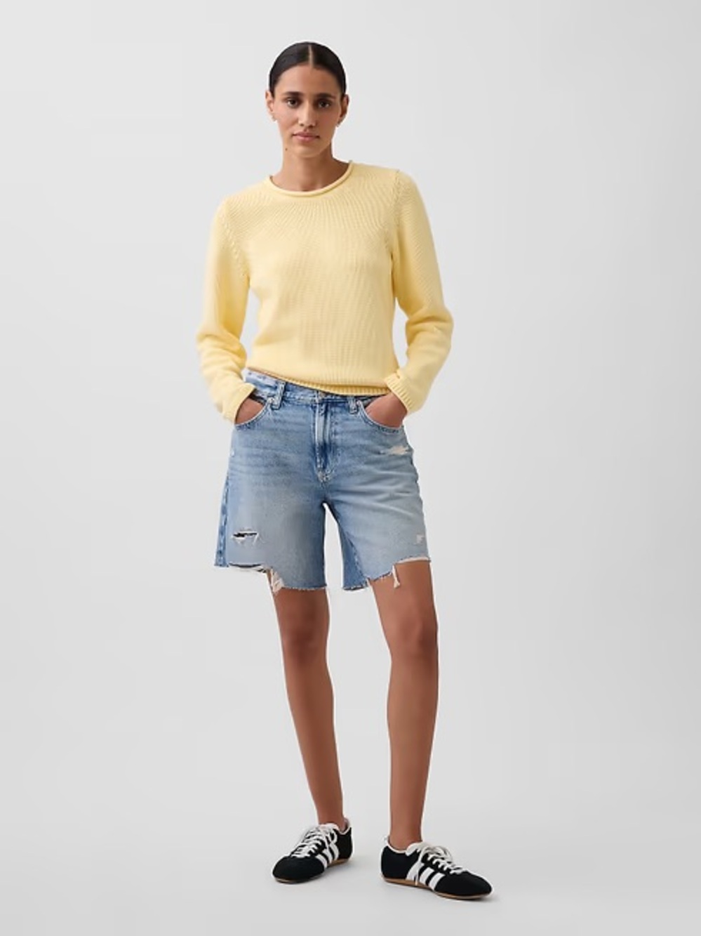 Gap denim 8” loose Bermuda mid rise denim short, size 30